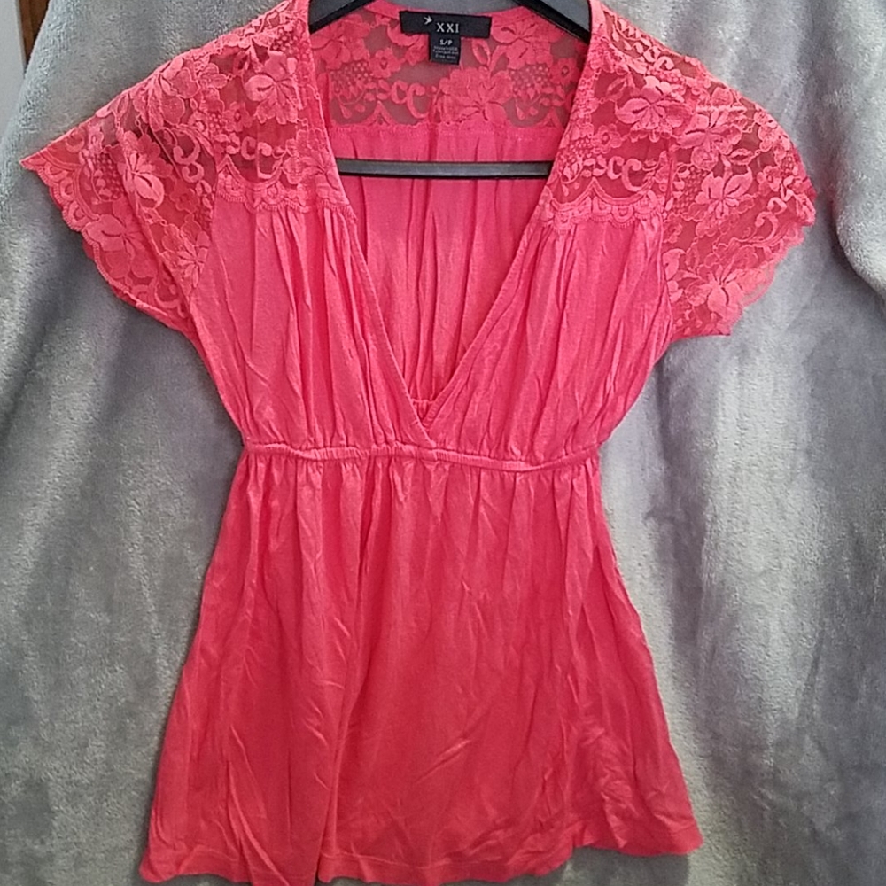 Beautiful flowy Pick Shirt